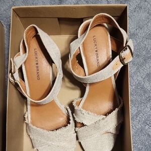 Lucky Brand Women's Cream Sandals